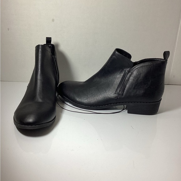 Black Ankle Boot for Women - Picture 4 of 6